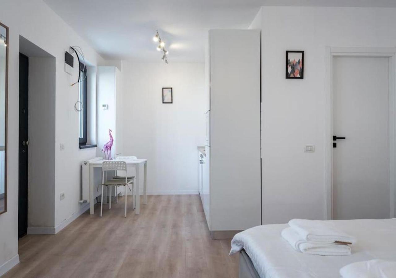 Flight One - Modern Studio Near Therme & Airport Otopeni Exterior foto